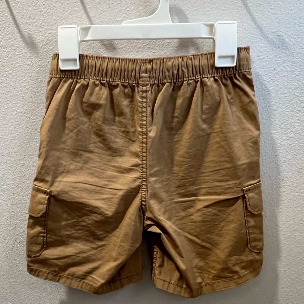 Gap kids tan hybrid cargo shorts with washwell size small 6-7. - Picture 2 of 8